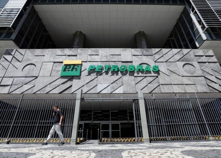 Petrobras paga R$ 21,9 bi em dividendos extraordinários em maio e junho; veja as datas Petrobras paga R$ 21,9 bi em dividendos extraordinários em maio e junho; veja as datas