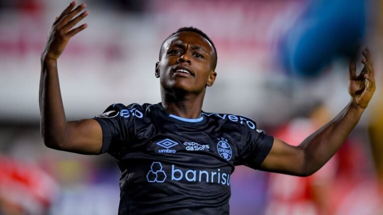 Udødelig: Grêmio vence Estudiantes com um a menos e segue vivo na Libertadores Udødelig: Grêmio vence Estudiantes com um a menos e segue vivo na Libertadores