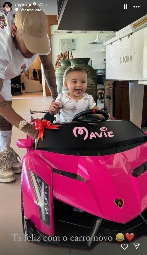 Neymar presenterer filha Mavie som mini Lamborghini Neymar presenterer filha Mavie som mini Lamborghini