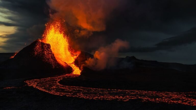Cientistas descobrem fonte de atividade vulcânica na Islândia Cientistas descobrem fonte de atividade vulcânica na Islândia