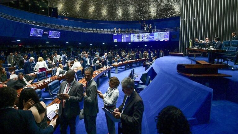 Senado aprova regime especial para estudantes impossibilitados de ir à escola Senado aprova regime especial para estudantes impossibilitados de ir à escola