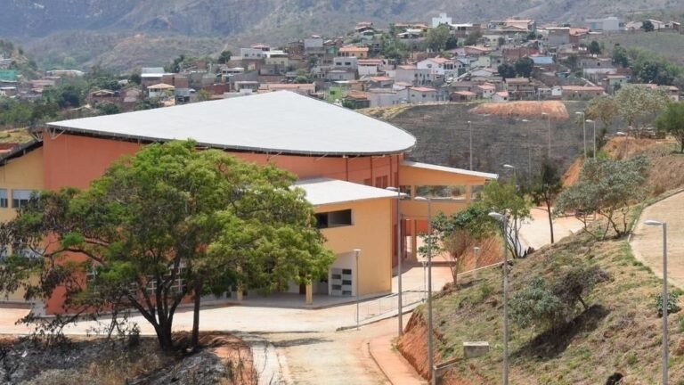 O que significa emancipar um campus universitário?  Câmara debate mudança em MG