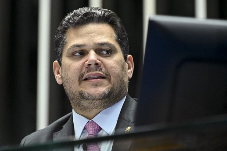 Alcolumbre Comemora avanço em estudo sobre petróleo na margem ekvatorial